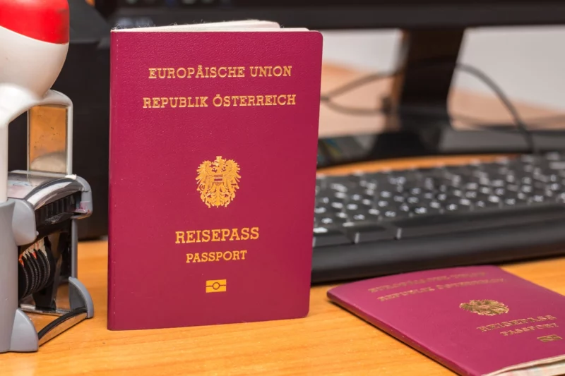 In Sachen Staatsbürgerschaftsgesetz korrigiert ÖVP-Generalsekretär die aussagen von Herbert Kickl und Mario Kunasek. Foto: iStock/Ivan Halkin