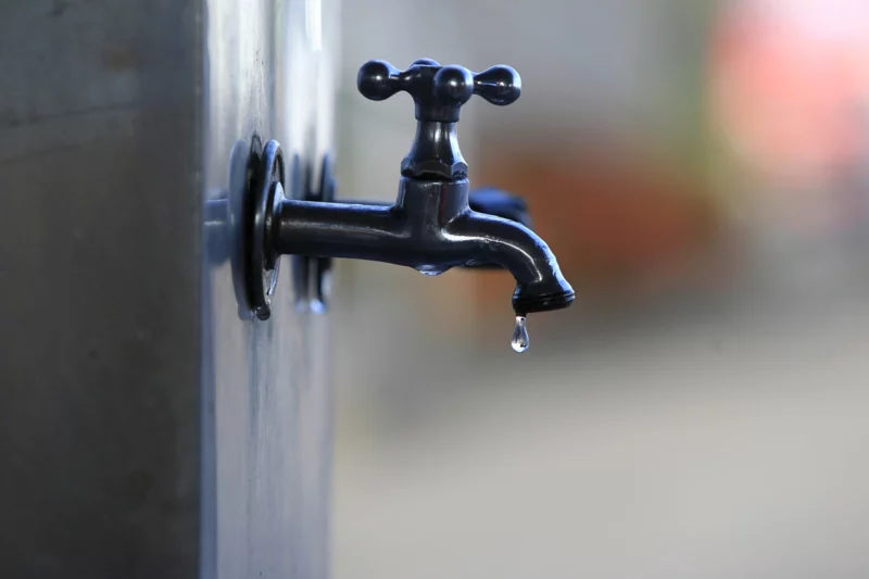 Der Klimaschutzbericht 2025 zeigt ein alarmierendes Bild in Sachen Grundwasser und Trinkwasserversorgung. Foto: iStock/Joa_Souza