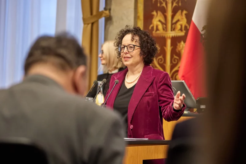 Im zweiten Halbjahr 2026 wechselt die Vorarlberger Bundesrätin Christine Schwarz-Fuchs vom Rednerpult zum Präsidentensessel des Bundesrats. Foto: Parlamentsdirektion/Thomas Topf