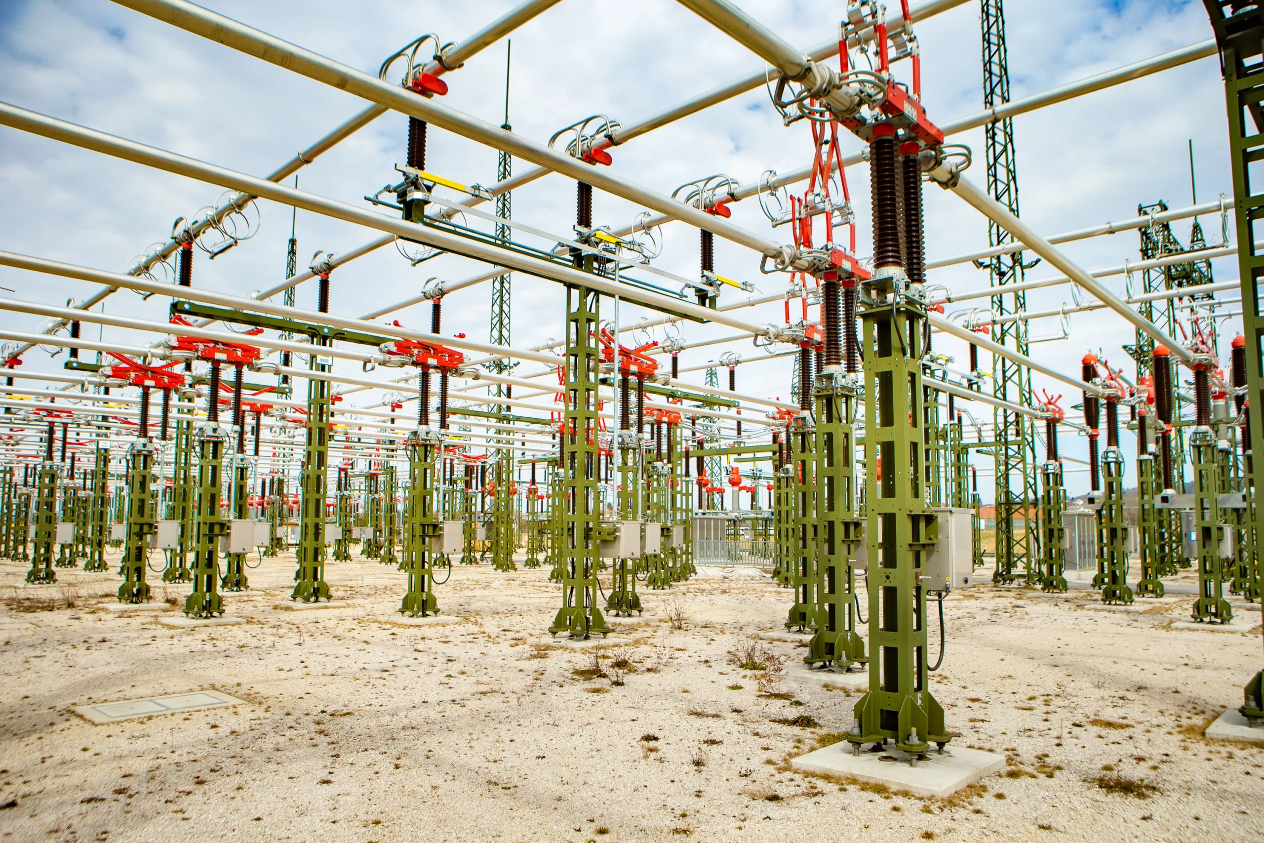 Österreich braucht mehr Energie aus erneuerbaren Quellen und besser ausgebaute Netze (im Bild Umspannwerk Ernsthofen). Daher richten die Energiesprecher der Regierungsfraktionen an die Grünen den Appell, am Donnerstag mit ihnen zu stimmen. Foto: APG