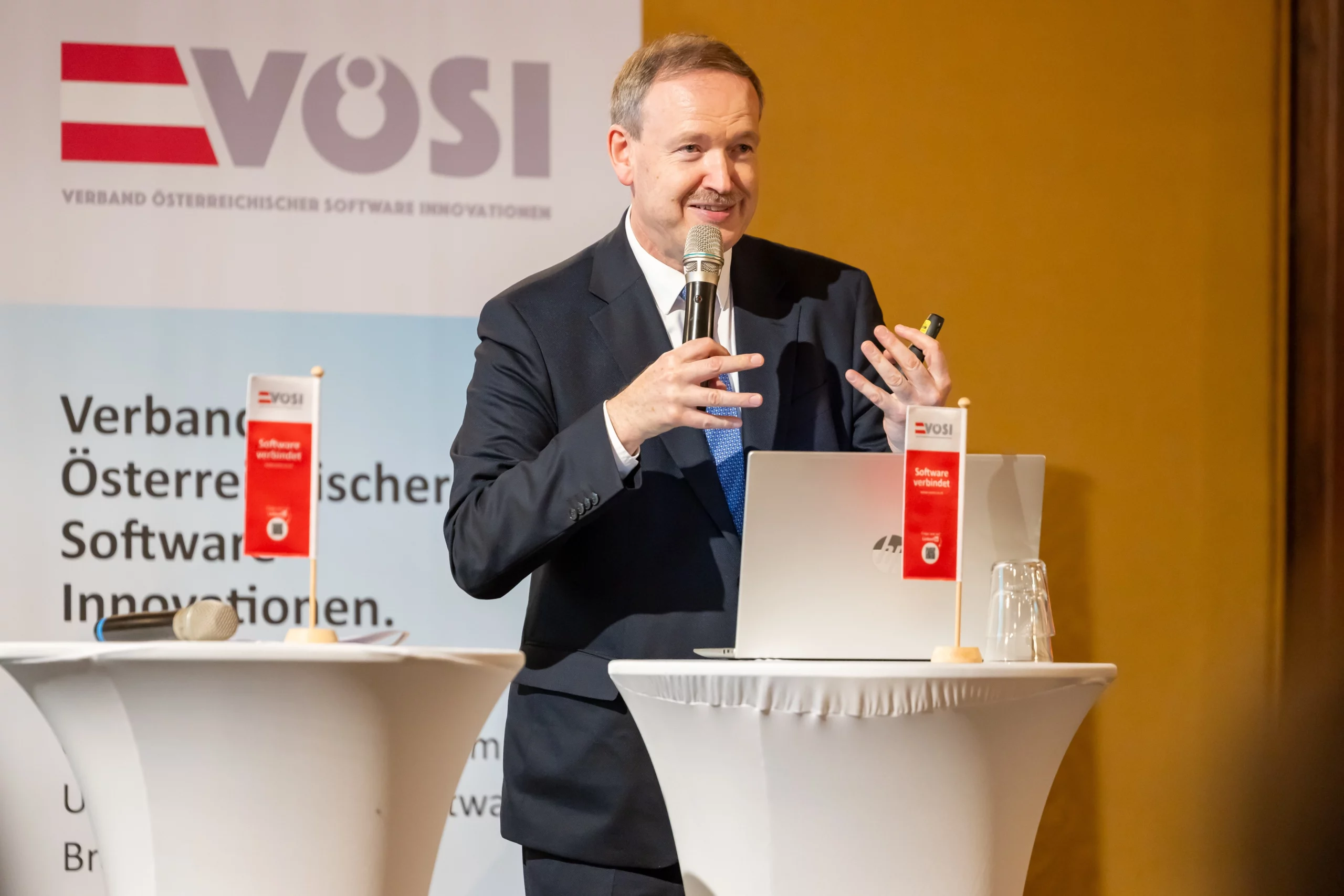 Info-Technologie bringt hohe Wertschöpfung und treibt Wachstum: Ecnomoca-Chef Prof. Christian Helmenstein. Fotos: VÖSI / Krisztan Juhasz
