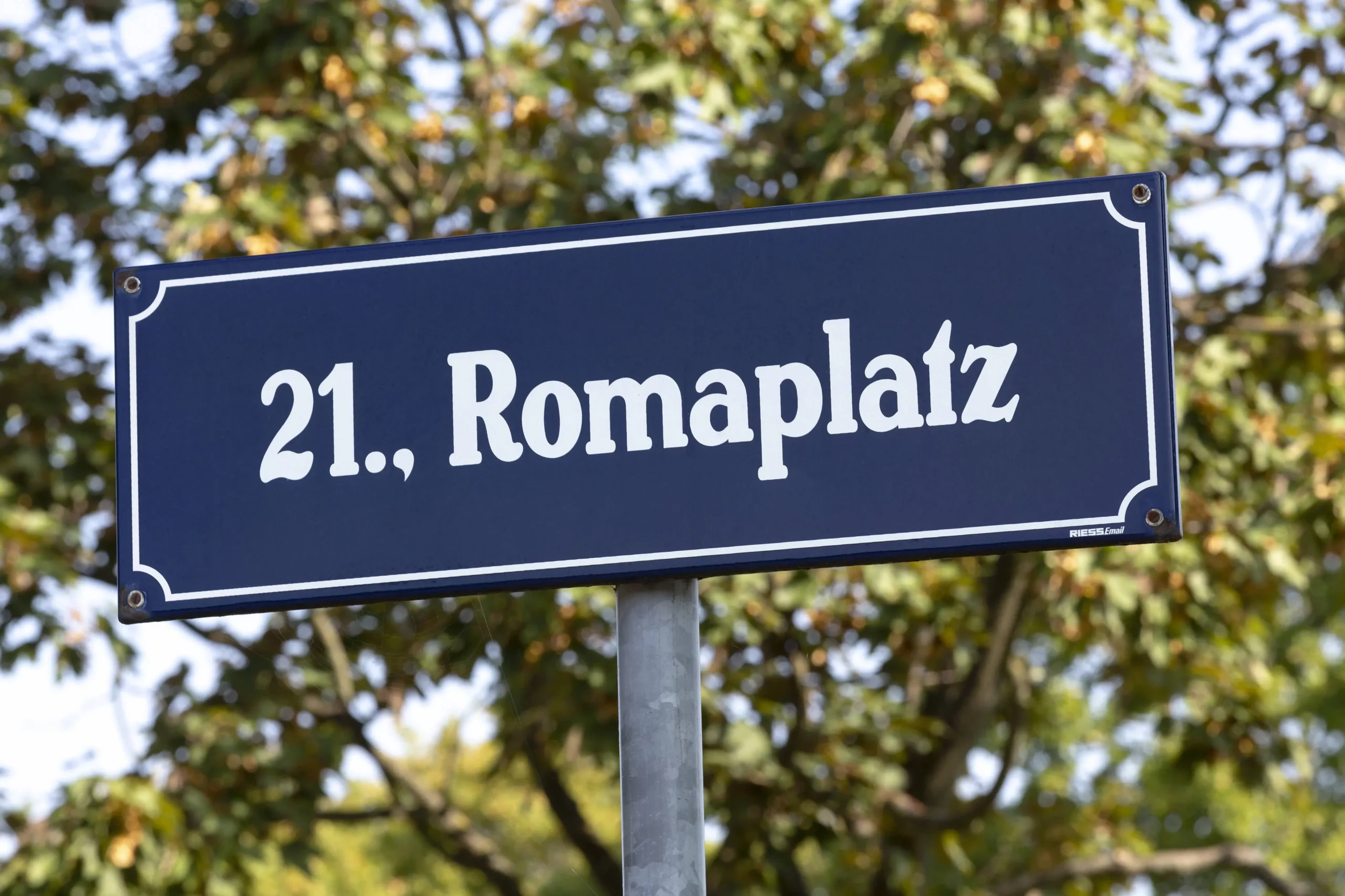 Der Schutz historischer Volksgruppen sowie der Roma werden gesetzlich verankert. Foto (Platzbezeichnung in Wien): Imago