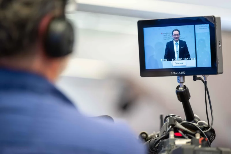 Landwirtschaftsminister Norbert Totschnig sieht trotz Spardruck die bäuerlichen Einkommen gesichert. Foto: BMLUK/Hemerka
