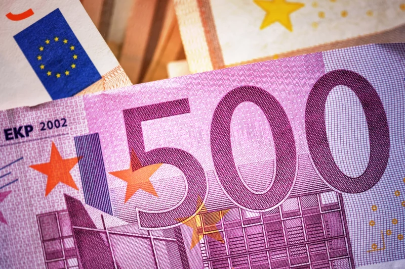 Die Mitarbeiterprämie feiert ein Comeback. 500 Euro steuerfrei kommen. Foto: iStock/Smitt