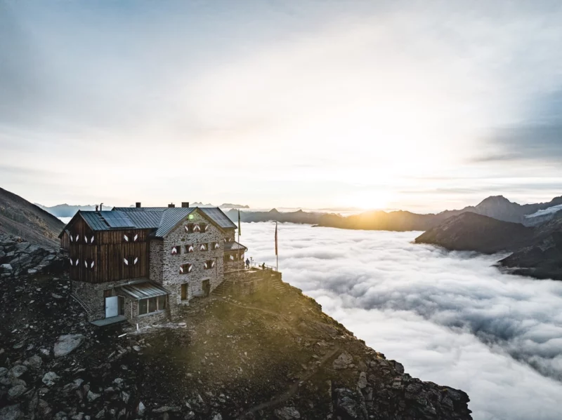 Österreichs Hütten- und Wanderwegenetz reicht bis in den hochalpinen Raum. Zur Erhaltung der Infrastruktur startet ein mit 7,7 Mio. Euro dotierter Fördercall. Foto: Ötztal Tourismus/Jochen Müller