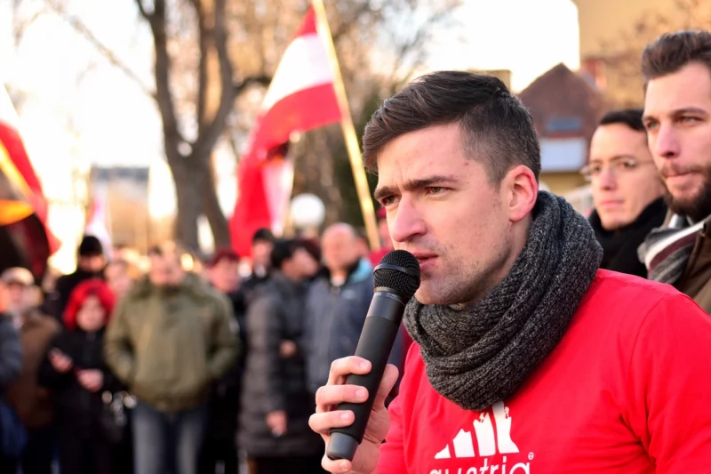 Die Nähe der FPÖ zu Mitgliedern der Identitären Bewegung, wie zB Martin Sellner, sieht die ÖVP als demokratie- und staatsgefährdend. Verfassungssprecher Wolfgang Gerstl sieht darin ein System. Foto: iStock/Johanna Poetsch