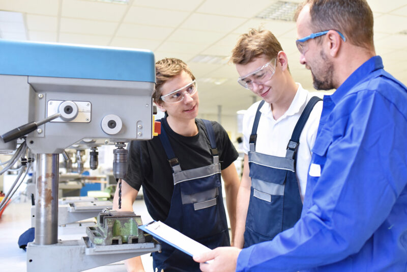 Die Lehre ist in Österreich zu einem unverzichtbaren Fachkräftemotor geworden. Foto: istock / Industryview