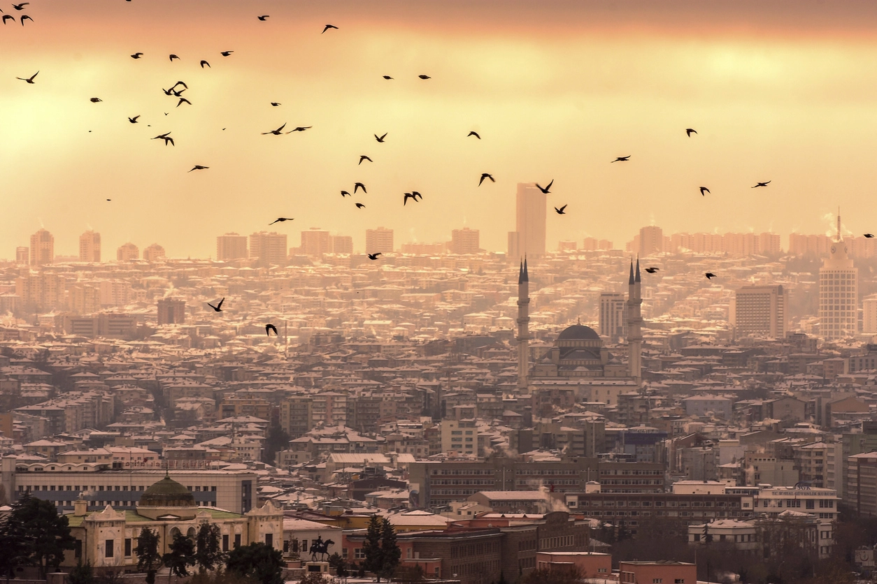 In Ankara, Hauptstadt der Türkei, trifft am Montag Bundeskanzler Christian Stocker auf Präsident Recep Erdogan. Foto: iStock/komyvgory