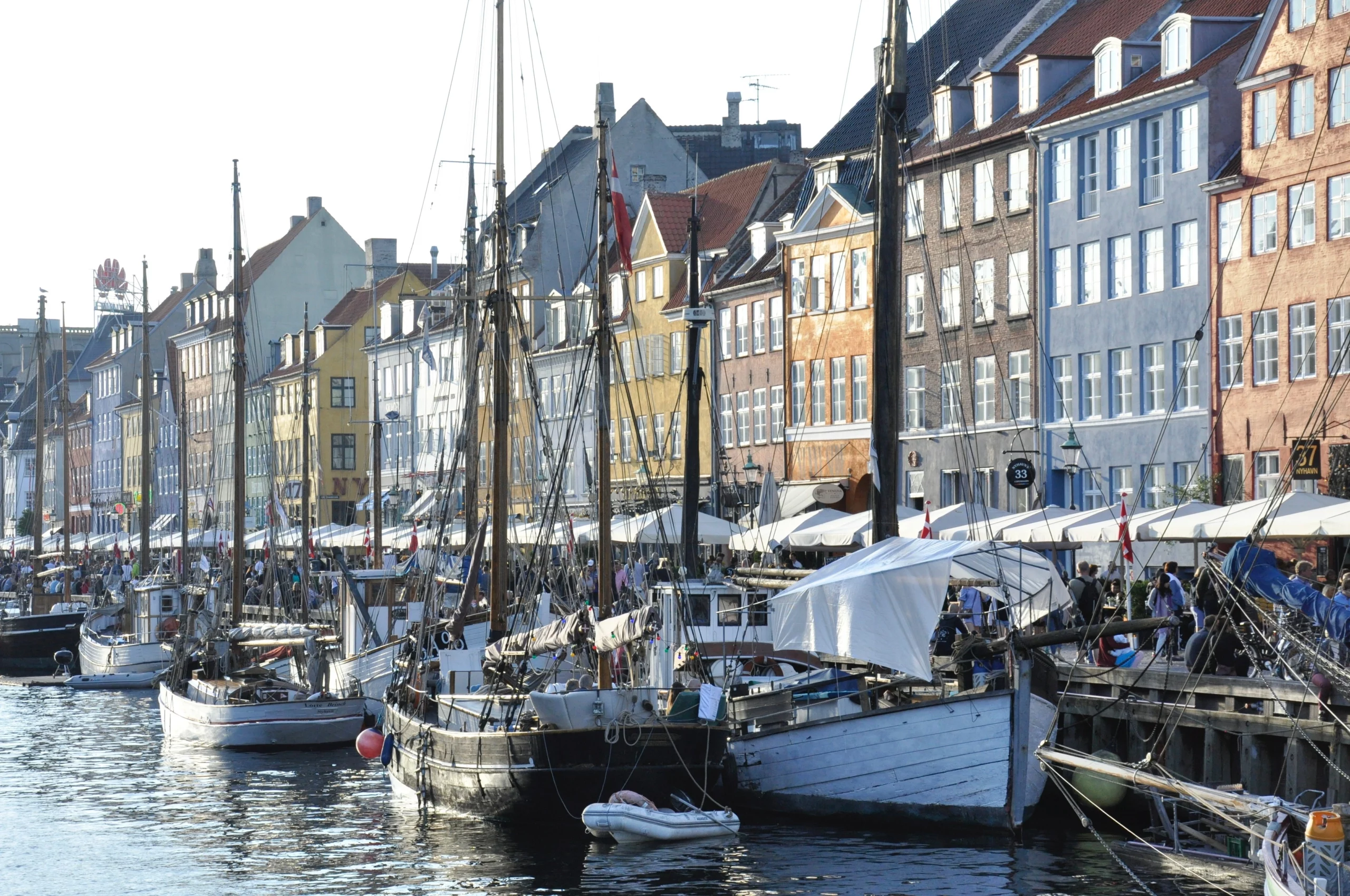 Ein Zukunftsfonds soll - wie in Dänemark (Bild: Kopenhagen) - künftig die Pensionszahlungen mittragen und ergänzen, schlägt Bundeskanzler Christian Stocker vor. Foto. Pixabay/Triviali