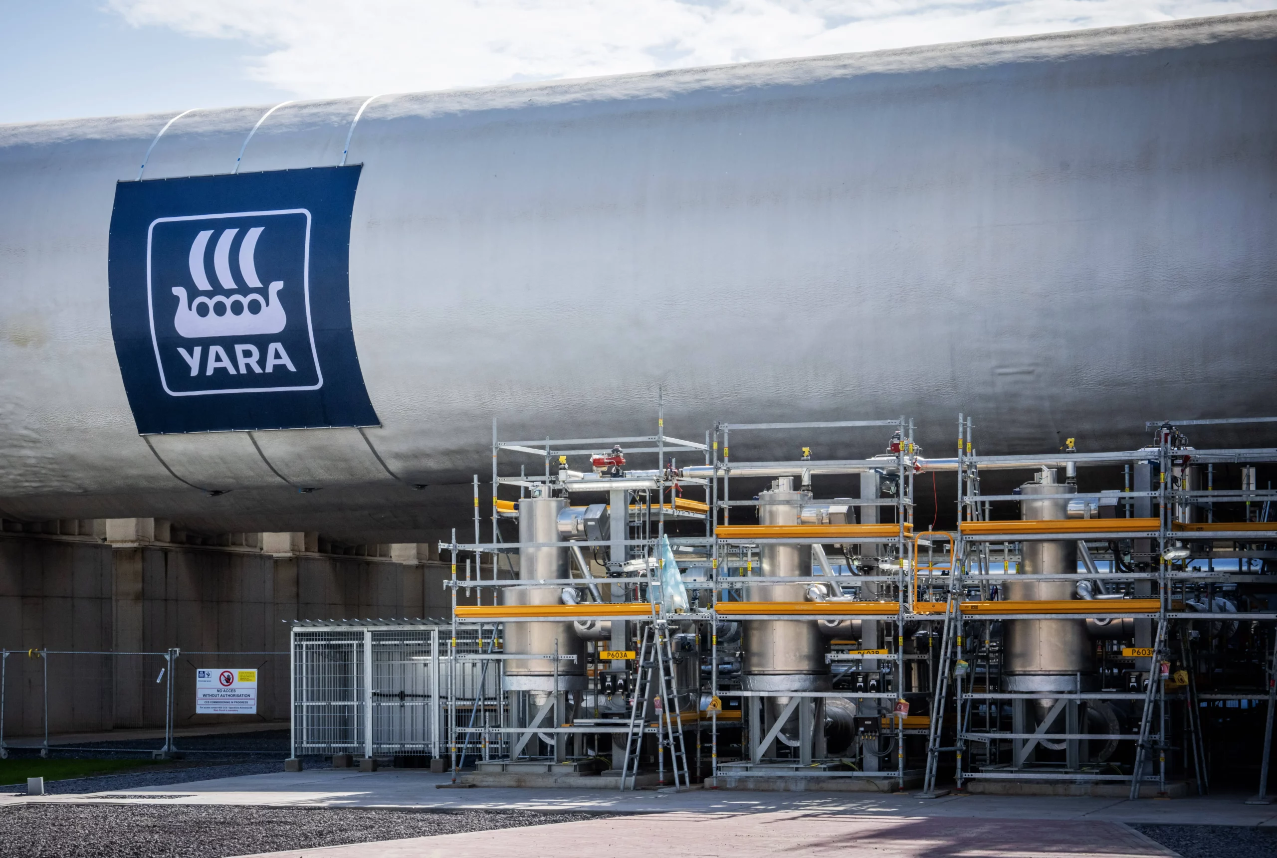 So geht Klimaschutz mit der Wirtschaft: In den Niederlanden startet Yara die Speicherung von Kohlenstoffdioxid in Norwegen. In Österreich soll das Speicherverbot jetzt fallen, kündigen Bundeskanzler Christian Stocker und Umweltminister Norbert Totschnig an. Foto: IMAGO / Ole Berg-Ruster, NTB