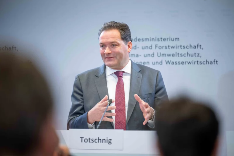 Schickte am Freitag den Entwurf für das neue Klimagesetz in Begutachtung: Klima- und Umweltminister Norbert Totschnig. Foto: BMLUK/Hemerka