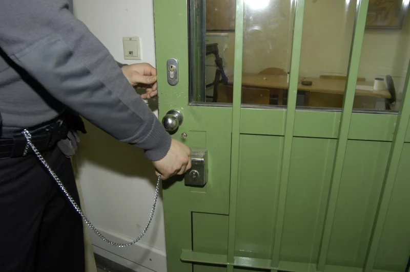 "Haft in der Heimat" soll in Zukunft möglich sein. Die Regierung schickt eine Gesetzesnovelle auf den parlamentarischen Weg. Foto: iStock/Elmar Gubisch