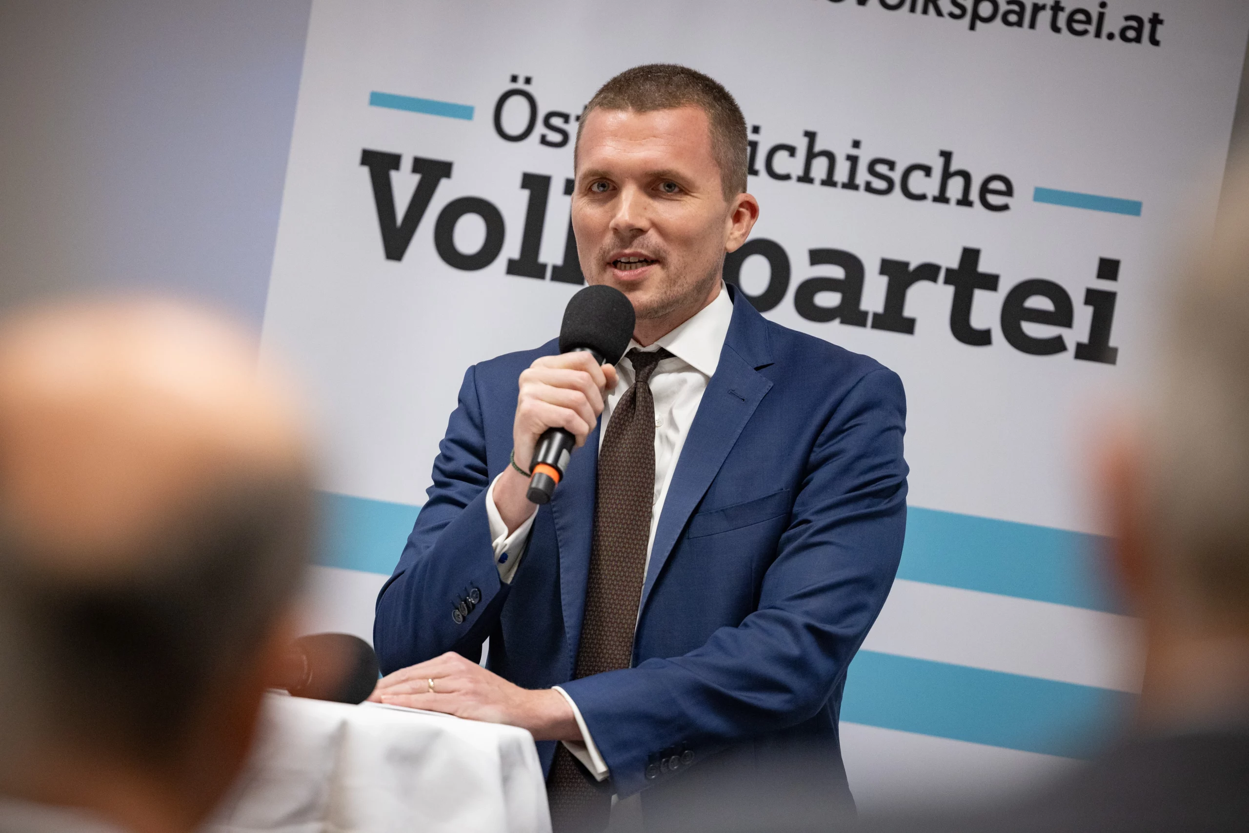 Eine Abfuhr erteilt ÖVP-Generalsekretär Markus Gstöttner dem NEOS-Vorschlag, Politikerbezüge je nach Budgetdefizit zu kürzen. Foto: Jakob Glaser