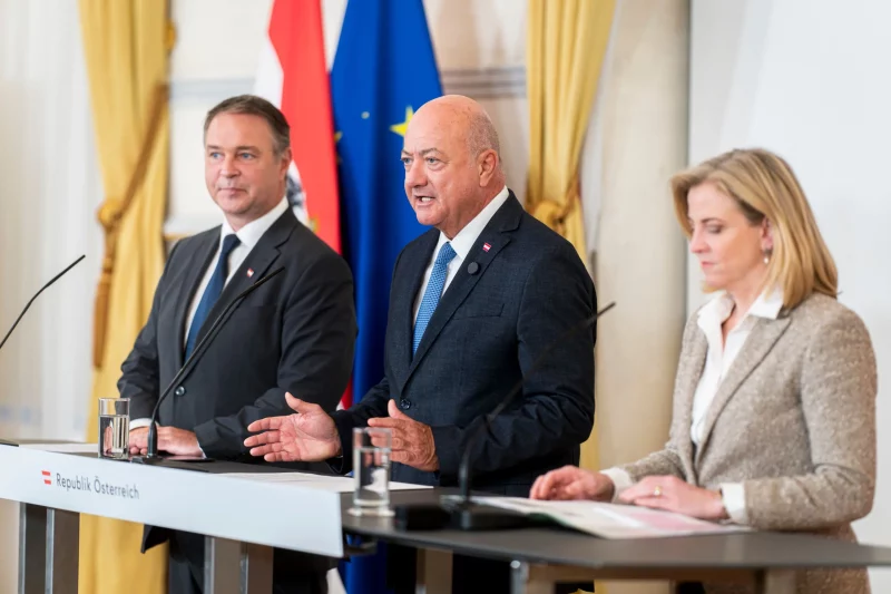 Die Regierungsspitze traf sich am Samstag zur Arbeitssitzung. unter anderem hat man sich auf die Einführung des Zukunftsdepot geeinigt. Foto: BKA/Florian Schrötter