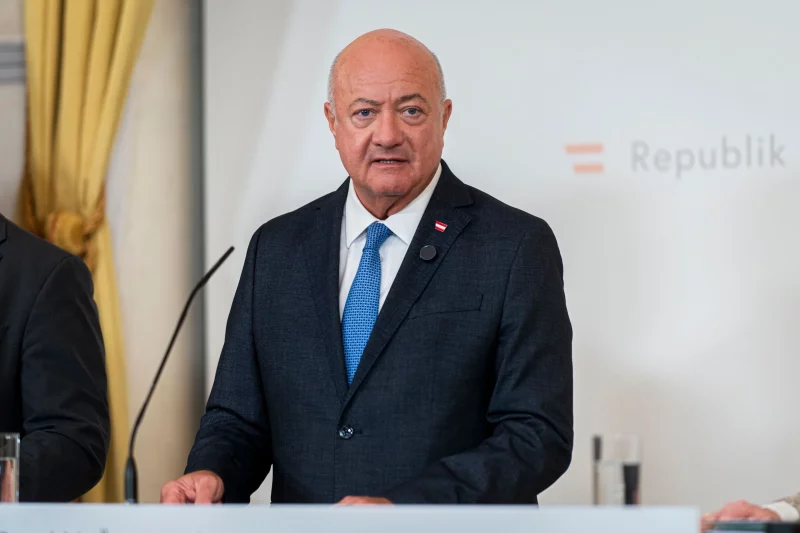 Die Regierung arbeite „gemeinsam mit voller Kraft am Aufschwung für Österreich”. Bundeskanzler Christian Stocker nach der Arbeitssitzung der Regierungsspitze. Foto: BKA/Florian Schrötter