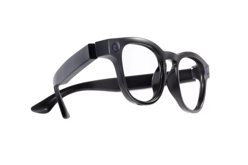 Schaut wie eine normale Brille aus, dahinter versteckt sich aber Hightech. Sogenannte "smart glasses" mit eingebauter Kamera erobern gerade den Markt. Staatssekretär Alexander Pröll will den Umgang und die Nutzung regeln. Foto: iStock/visivasnc
