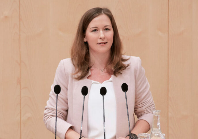 Staatsekretärin Claudia Plakolm sieht sich als Pacemakerin der Jugend. Foto: Parlamentsdirektion / Thomas Topf