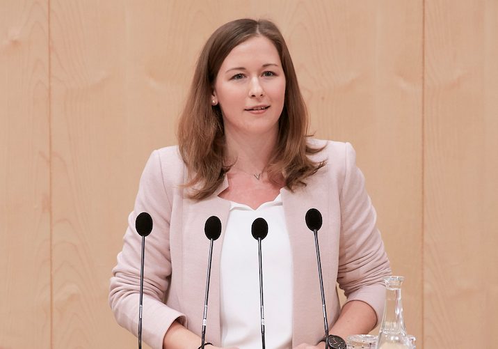 Staatsekretärin Claudia Plakolm sieht sich als Pacemakerin der Jugend. Foto: Parlamentsdirektion / Thomas Topf