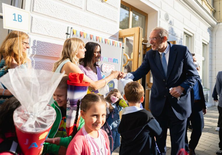 Bildungsminister Heinz Faßmann beim Schulstart an einer Wiener VS. - Foto: BKA/Florian Schrötter