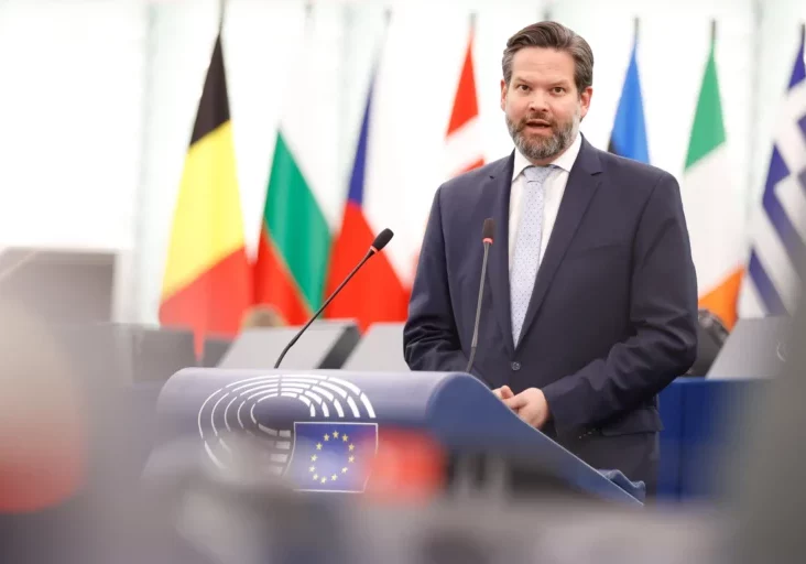 Die EVP hat ein neues Papier zu Asyl- und Migration vorgelegt. EU-Parlamentarier Lukas Mandl pocht auf Rückführungen und Grenzschutz. Foto: EU