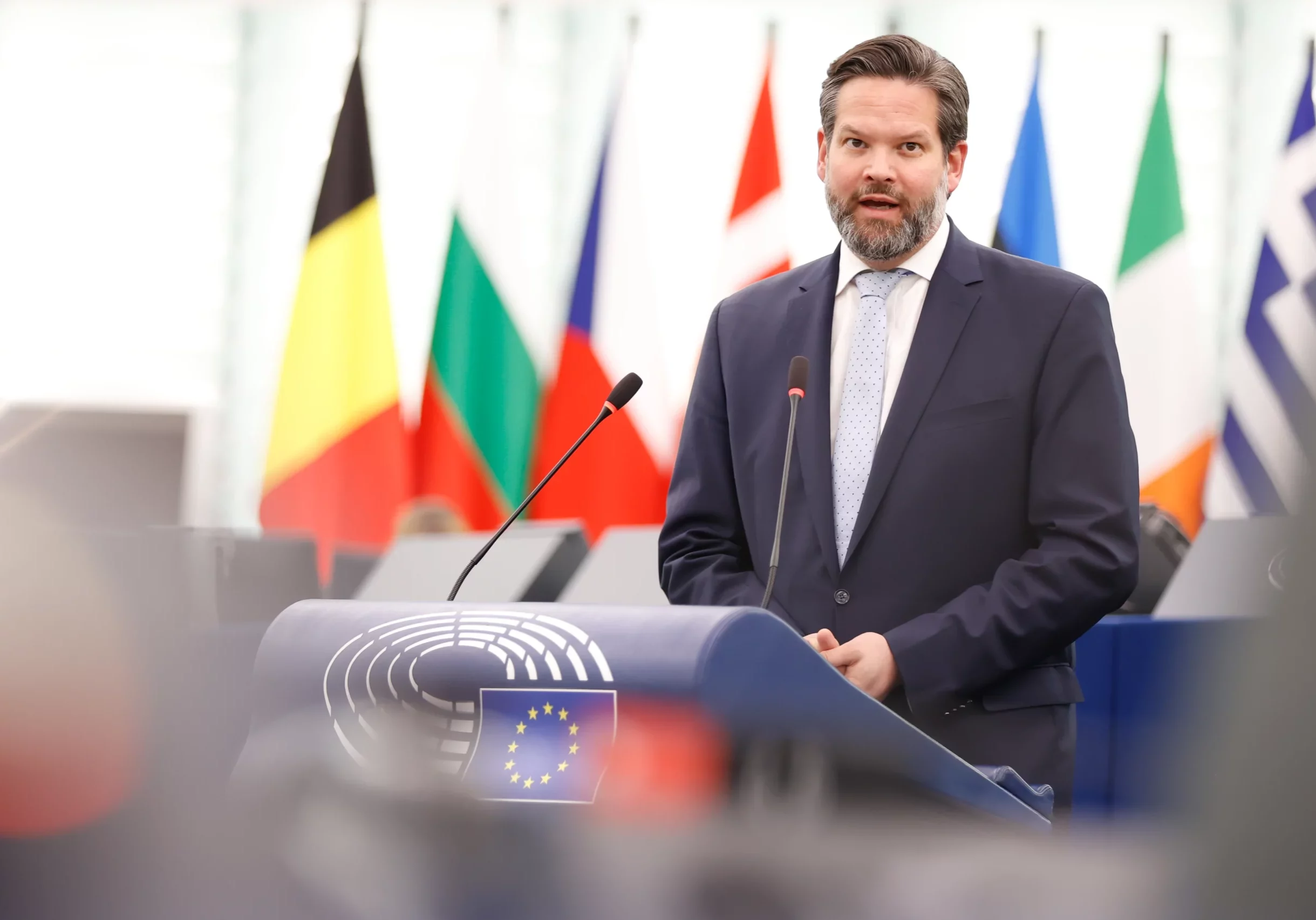 Lukas Mandl (ÖVP) hat als Mitglied des Europäischen Parlaments mehr als drei Jahre das Migrations- und Asylpaket verhandelt. Jetzt beginn der Sicherheitssprecher der ÖVP im EP mit den Verhandlungen über den Vorschlag der Kommission für zügigere Rückführungen abgelehnter Asylwerber. Foto: EU