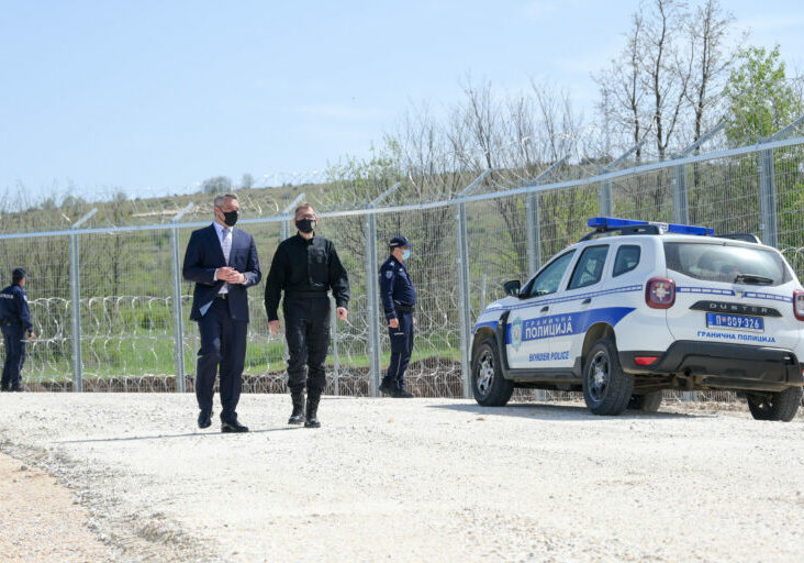 Innenminister Nehammer besichtigte im April 2021 den Grenzschutz am Balkan. - Foto: BMI