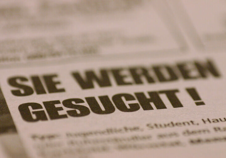 Die Arbeitslosigkeit ist unter dem Vorkrisen-Niveau, die Unternehmen suchen Mitarbeiterinnen und Mitarbeiter. Foto: pixelio / Markus Hein