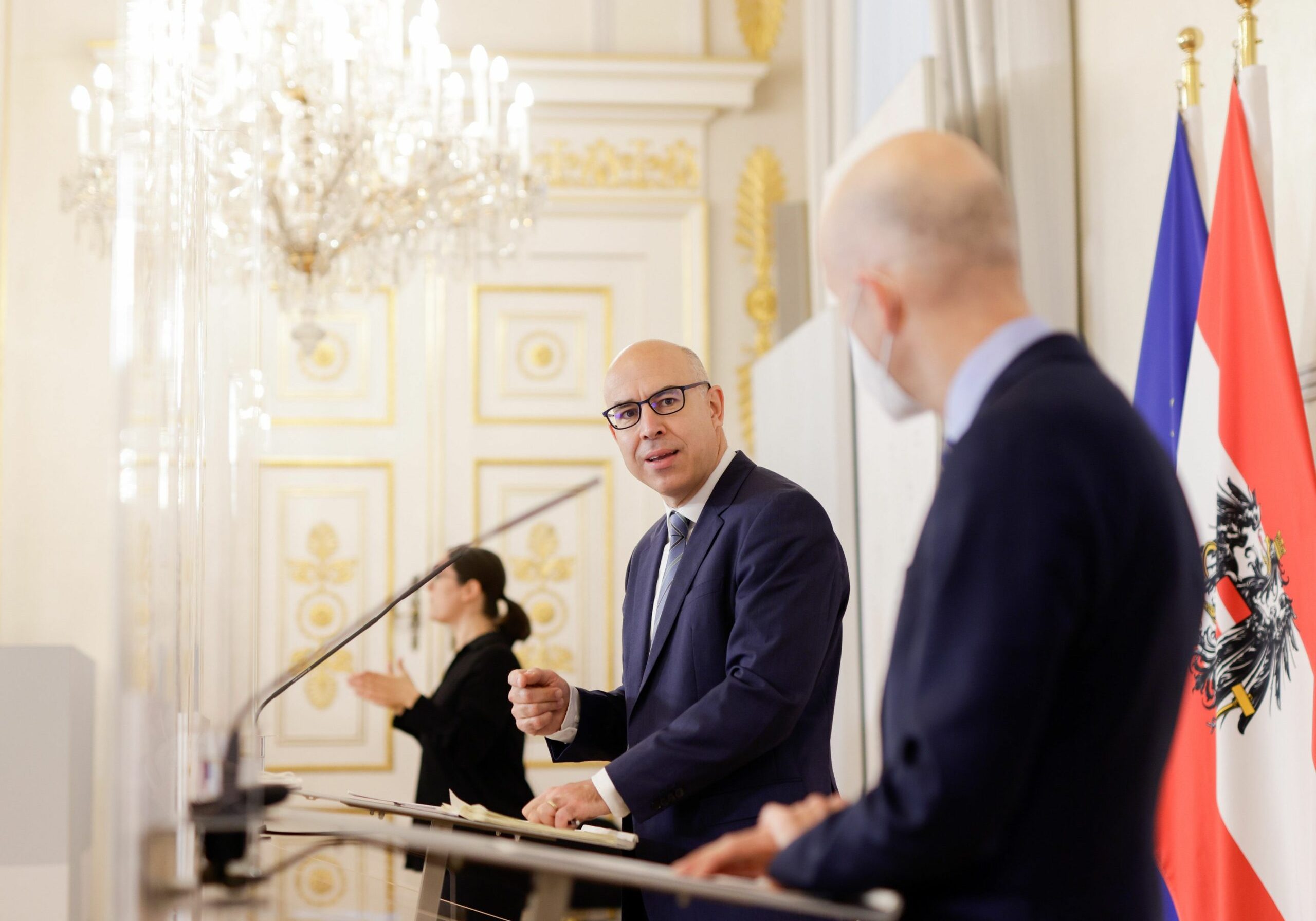 Erholung des Arbeitsmarktes ist möglich: Wirtschaftsexperten Gabriel Felbermayr (WIFO-Direktor) und Martin Kocher (Arbeitsminister); Foto: Bka/Andy Wenzel