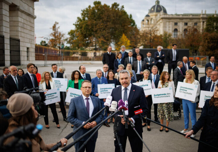 Budget der Sicherheit: Bundeskanzler Nehammer und Klubobmann Wöginger im Oktober vor der Budgetdebatte. Foto: Richard Glaser