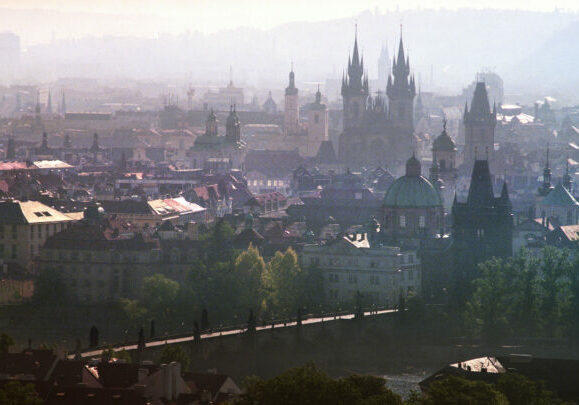 Tschechien (Bild: Prag, Karlsbrücke) ist EU-Vorsitzland. Themen des Europäischen Rats in Brüssel: Ukraine, Energie und Wirtschaft. Foto (Karlsbrücke): Prag/Stadttourismus