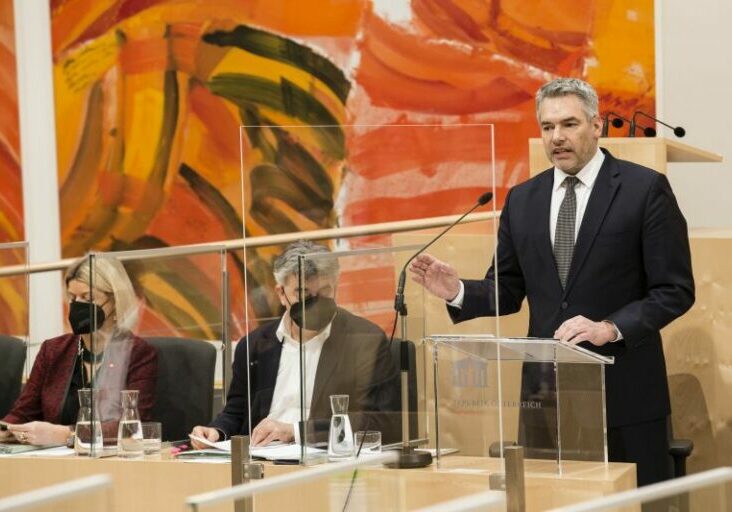 Am 24. Februar gab Bundeskanzler Karl Nehammer eine Regierungserklärung zur Ukraine-Krise vor dem Nationalrat ab. Foto: Parlamentsdirektion / Thomas Jantzen