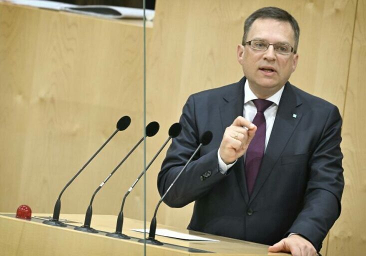 ÖVP-Klubobmann August Wöginger: Wir entlasten die Haushalte, doch SPÖ und FPÖ stimmen gegen die Maßnahmen. Foto: Parlamentsdirektion / Georg Zinner