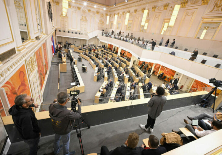 Die türkis-grüne Koalition ruft am 3. Oktober zu einer Sondersitzung. Foto: Parlamentsdirektion / Johannes Zinner