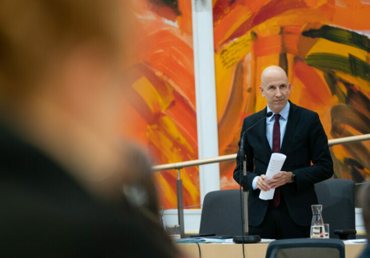 200.000 Arbeitslose weniger in zwei Jahren. Sieht Erfolge der Regierung im Kampf gegen die Arbeitslosigkeit. Arbeitsminister Martin Kocher. Foto: Parlamentsdirektion / David Bohmann