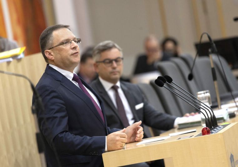 Österreich soll stärker, sicherer und unabhängiger aus dieser Krise herauskommen. ÖVP-Klubobmann August Wöginger lobt den Budgetentwurf von Finanzminister Magnus Brunner. Foto: Parlamentsdirektion / Ulrike Wieser