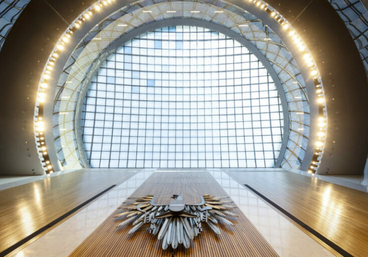 Unter der neuen Glaskuppel im neu renovierten Parlament tritt am Mittwoch der Nationalrat zu seiner Sitzung zusammen. Foto: Parlament/Ulrike Wieser