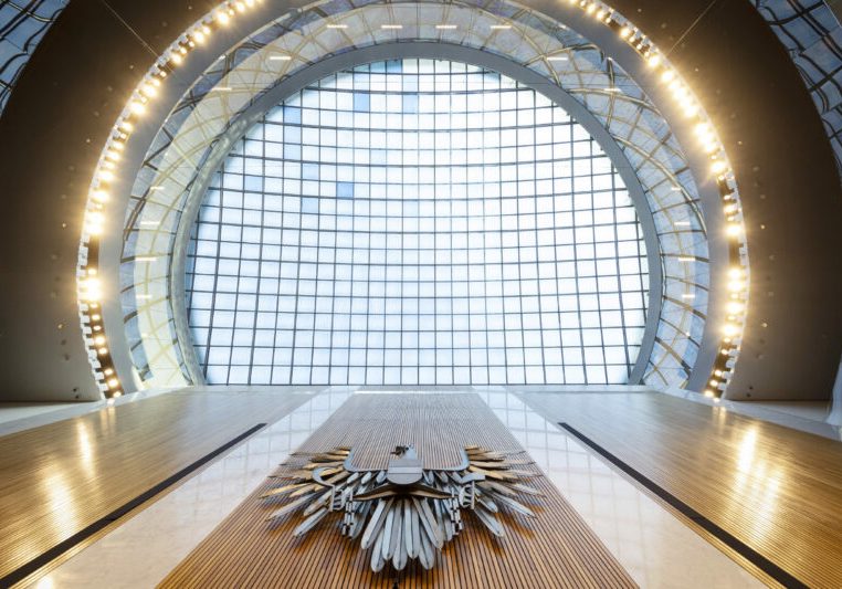 Unter der neuen Glaskuppel im neu renovierten Parlament tritt am Mittwoch der Nationalrat zu seiner Sitzung zusammen. Foto: Parlament/Ulrike Wieser