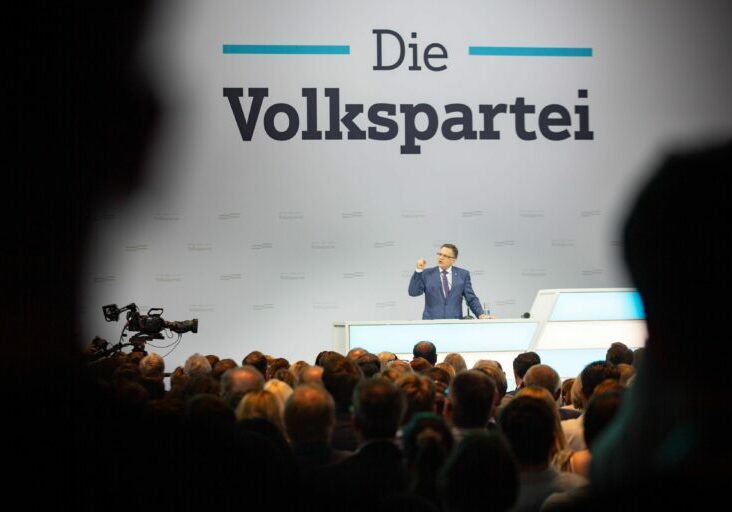 Die Entlastung kommt an: ÖVP-Klubobmann August Wöginger präsentierte eine kompakte Bilanz der ersten Hälfte der Legislaturperiode. Foto: Jakob Glaser