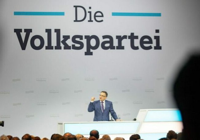 Die Entlastung kommt an: ÖVP-Klubobmann August Wöginger präsentierte eine kompakte Bilanz der ersten Hälfte der Legislaturperiode. Foto: Jakob Glaser