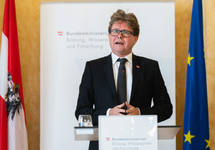 Bildungsminister Martin Polaschek: Lehrkräfte sollen sich auf Unterricht konzentrieren können, daher werden sie in der Verwaltung entlastet. Foto: Bka/Florian Schrötter