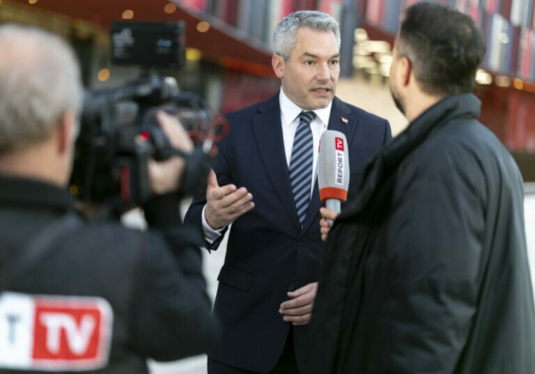 Bundeskanzler Karl Nehammer beim EU-Gipfel in Albanien: Maßnahmen für den Westbalkan, keine Zustimmung zu Schengen-Beitritt für Rumänien und Bulgarien. Foto: BKA/Wenzl