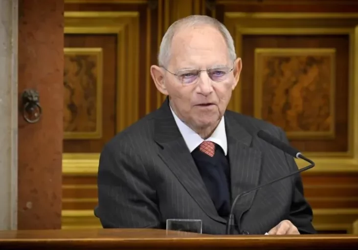 Wolfgang Schäuble, langjähriger Politiker der Christdemokratischen Union Deutschlands (CDU) ist verstorben. ÖVP-Klubobmann würdigte Schäuble als "großen Staatsmann" und als "Architekt der Deutschen Einheit". Im Bild: Schäuble am 12. Jänner 2023 im Parlament in Wien. Foto: Johannes Zinner
