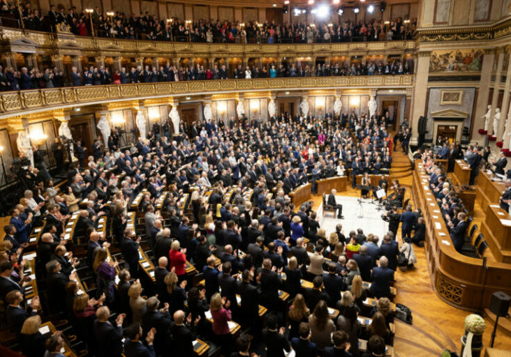 "Ich gelobe .... ": Applaus aller Fraktionen erhielt Bundespräsident Alexander Van der Bellen, der am 26.Jänner 2023 von der Bundesversammlung für eine zweite Amtsperiode als Staatsoberhaupt angelobt wurde. Foto: Parlament/Johannes Zinner