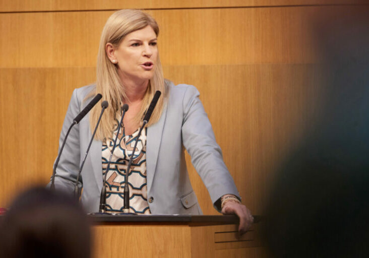 Energieintensive Betriebe erhalten Zuschuss: ÖVP-Energiesprecherin Tanja Graf. Foto: Parlament/Tobias Topf