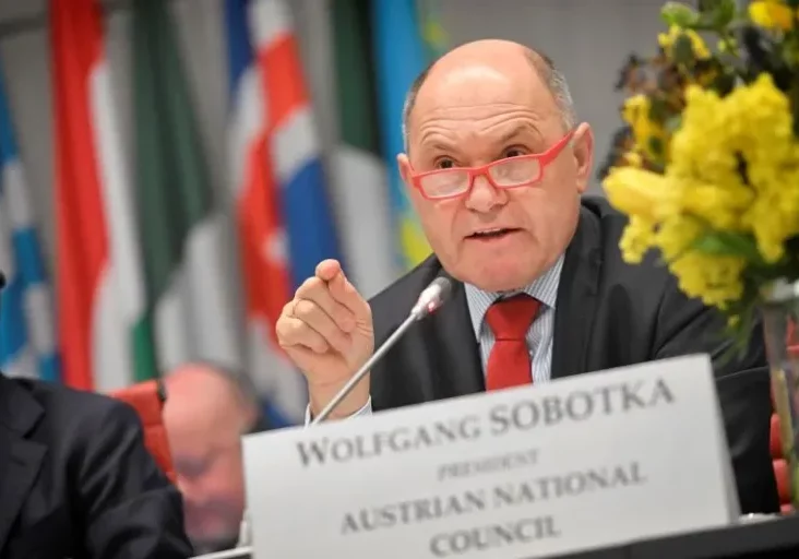Wolfgang Sobotka: Start zu Debatte und Beschluss über die neue KI-Servicestelle. Foto: Th. Topf