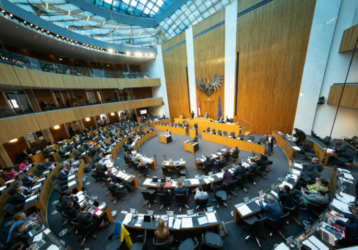 200. Sitzung des Nationalrats der XXVII. GP am 24. Februar 2023 - Dringliche Anfrage der Abg. Mag. Meinl-Reisinger, K&amp;K an den Bundeskanzler bet