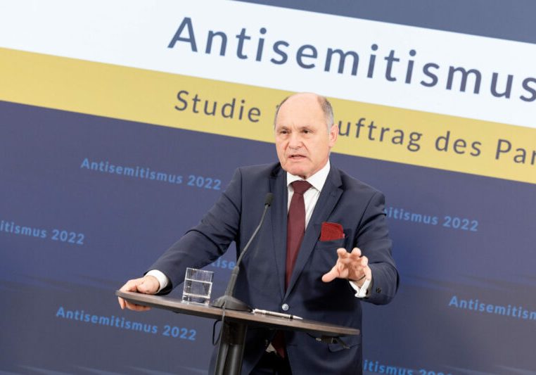 Als Nationalratspräsident setzt sich Wolfgang Sobotta sehr stark gegen Antisemitismus in Österreich ein. Dafür wurden vom Parlament bereits mehrere Initiativen gesetzt. Eine neue Studie beschäftigt sich mit Antisemitismus bei jungen Menschen. Foto (Archiv): Anna Rauchenberger