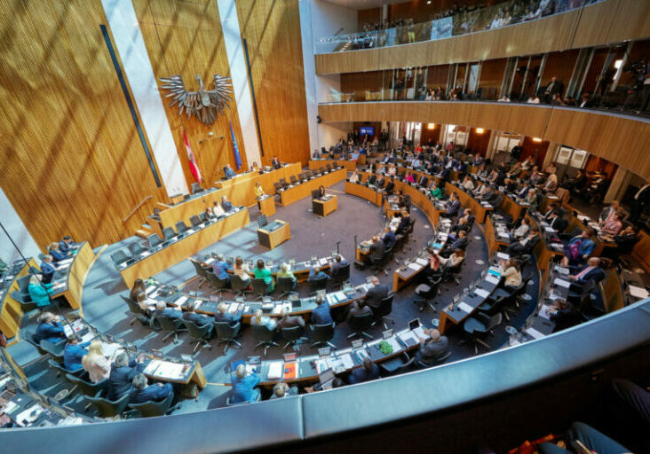 Das Parlament ist vorbereitet, am 24. Oktober tritt der neu gewählte Nationalrat zusammen und 183 Abgeordnete werden angelobt. Foto: Thomas Topf