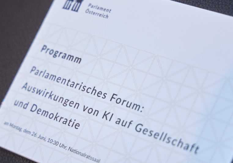 Am Montag fand das Parlamentarische Forum: AUswirkungen vo KI auf Gesellschaft und Demokratie statt. Diskutiert wurde über die verschiedenen Aspekte der Anwendungen von Künstlicher Intelligenz. Künftig soll es regelmäßige Veranstaltungen dieser Art im Parlament geben. Foto: Parlamentsdirektion/Thomas Topf