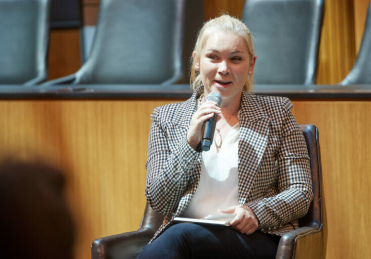 "Es gilt, die Chancen zu nützen, aber auch die Gefahren und Risiken abzuwägen, um diese Technologie sinnhaft begleiten zu können", sagt die ÖVP Digitalisierungssprecherin Eva-Maria Himmelbauer zu KI und ChatGPT. Foto: Parlamentsdirektion/Thomas Topf